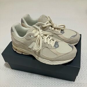 New Balance men’s sneakers